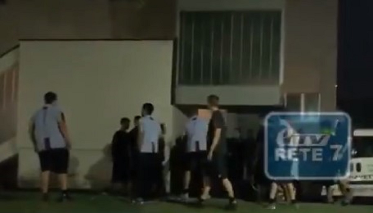 VIDEO Siniši Mihajloviću igrači pjevali ispod bolničkog prozora nakon pobjede