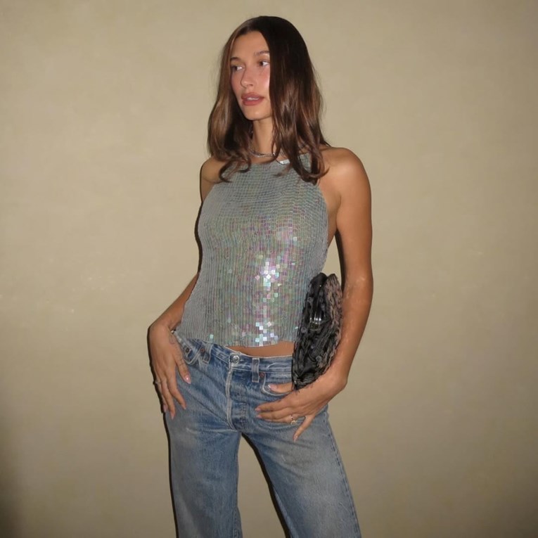 Internet bruji o Hailey Bieber i njezinom topu inspiriranom 2000-ima