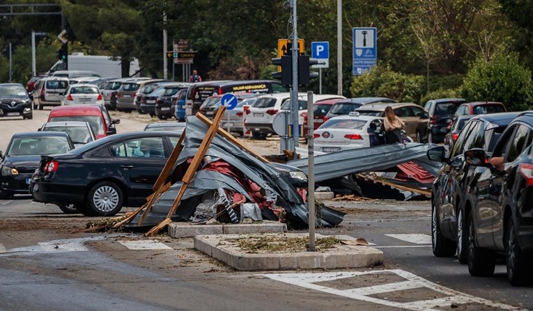 U oluji u Splitu dvije osobe teško ozlijeđene