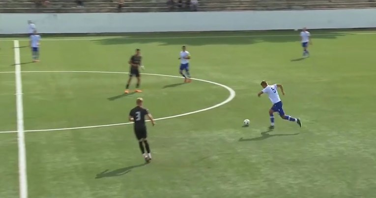 VIDEO Hajdukov 15-godišnjak zabio spektakularnu golčinu duboko iz svoje polovice