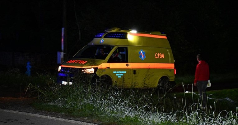 Mladići teško ozlijeđeni u nesreći kod Našica. Napadnuti vatrogasci i policajac