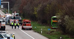 U Njemačkoj se prevrnuo bus s učenicima, više od 20 ozlijeđenih. Vozaču je pozlilo
