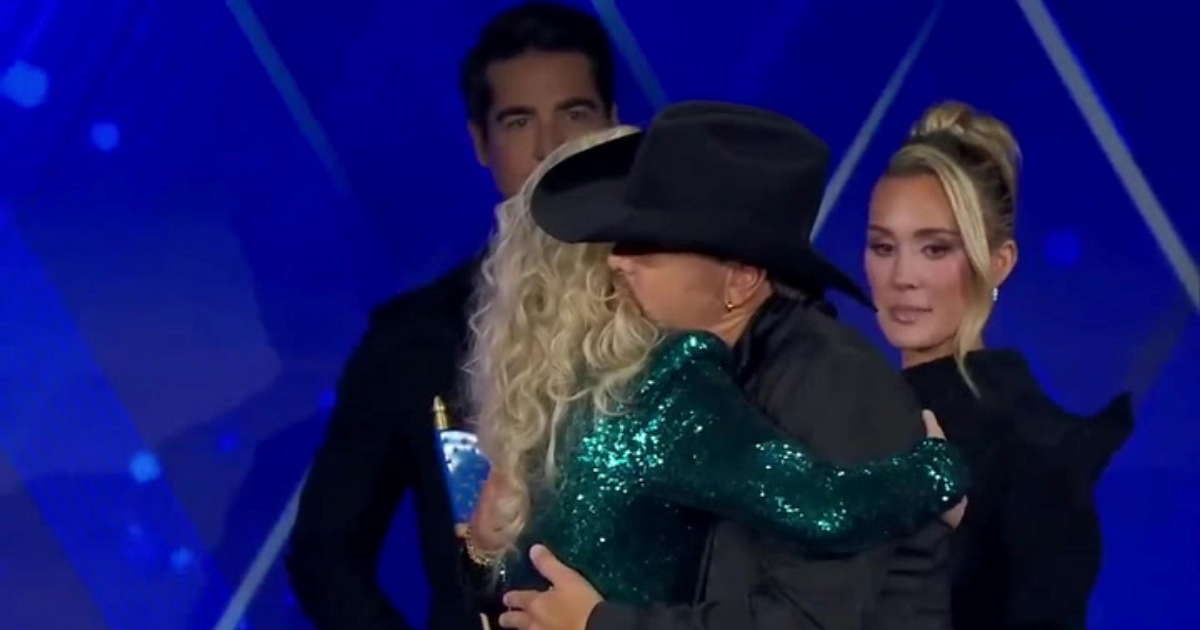 "Jako prisno": Novi "neprimjereni" zagrljaj Erike Kirk izazvao raspravu na internetu