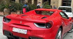 Amerikanac parkirao Ferrari nasred slavnog trga u Firenci