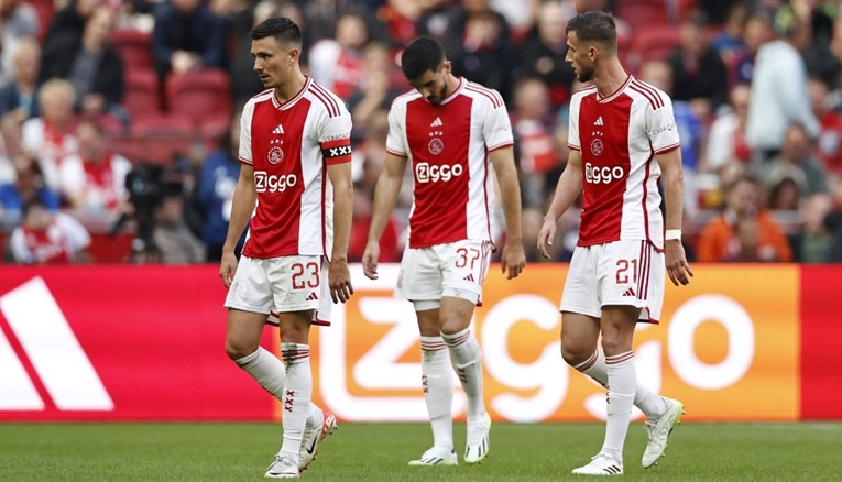 De Telegraaf: Ovo je kolaps politike Ajaxa, a Šutalo i Sosa bi se trebali sramiti