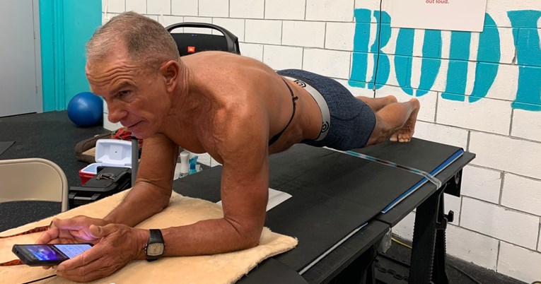 Srušen svjetski rekord: Bivši marinac držao plank više od osam sati