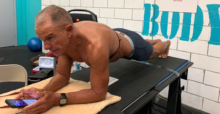 Srušen svjetski rekord: Bivši marinac držao plank više od osam sati