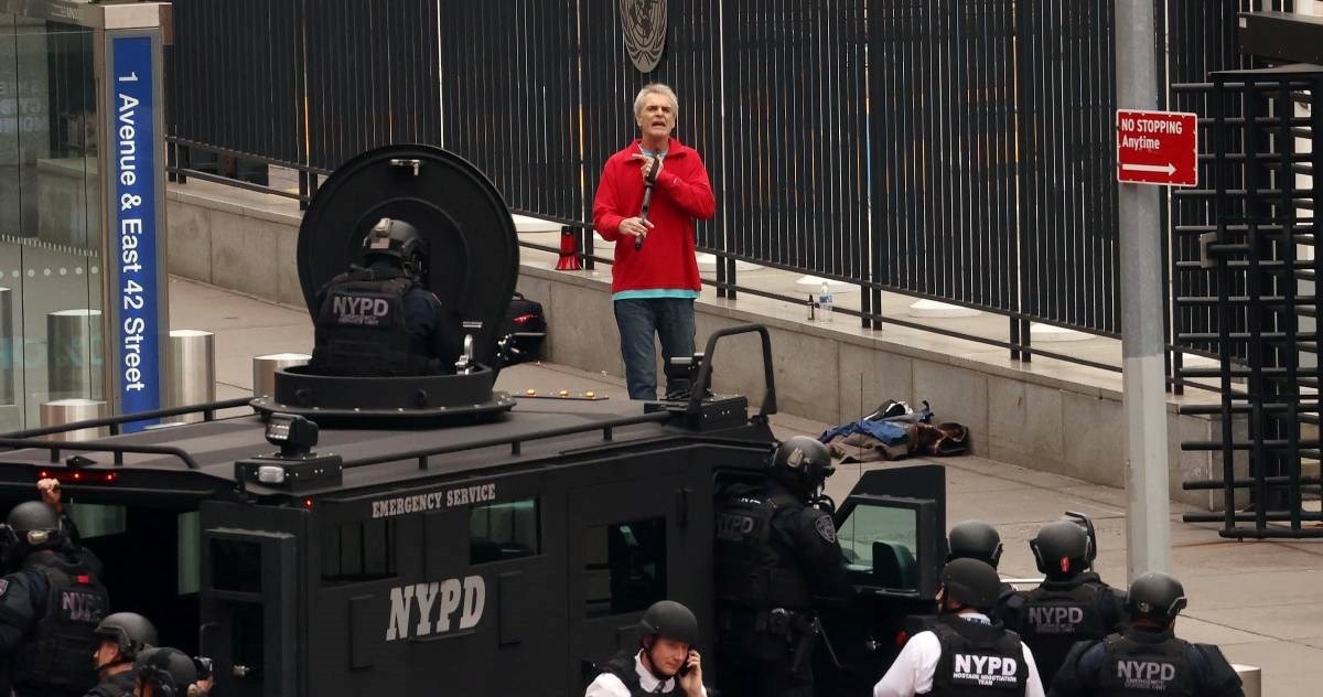 VIDEO Čovjek si kod sjedišta UN-a u New Yorku uperio sačmaricu u glavu. Uhićen je