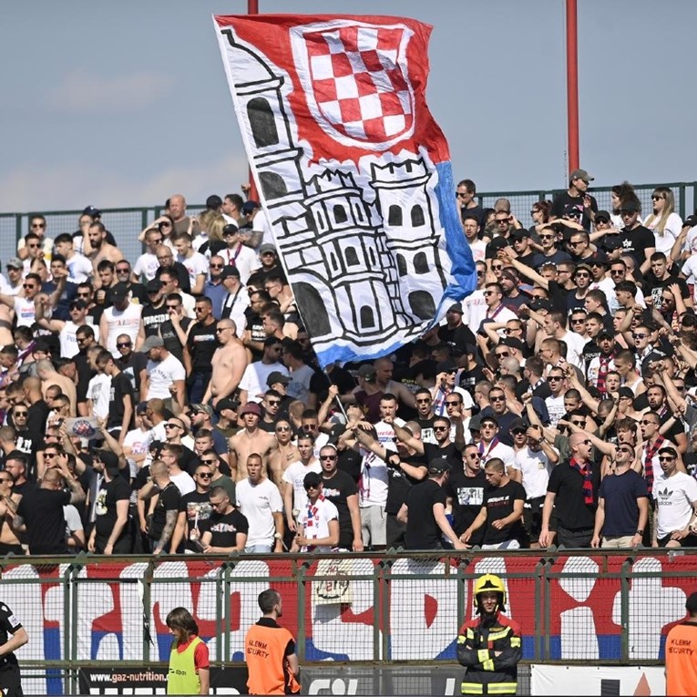 VIDEO Torcida nakon novog kiksa Hajduka skandirala igračima "skinite dresove"