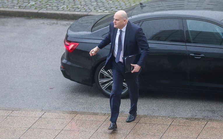 Ministar Šušnjar otišao na službeni put u Ameriku