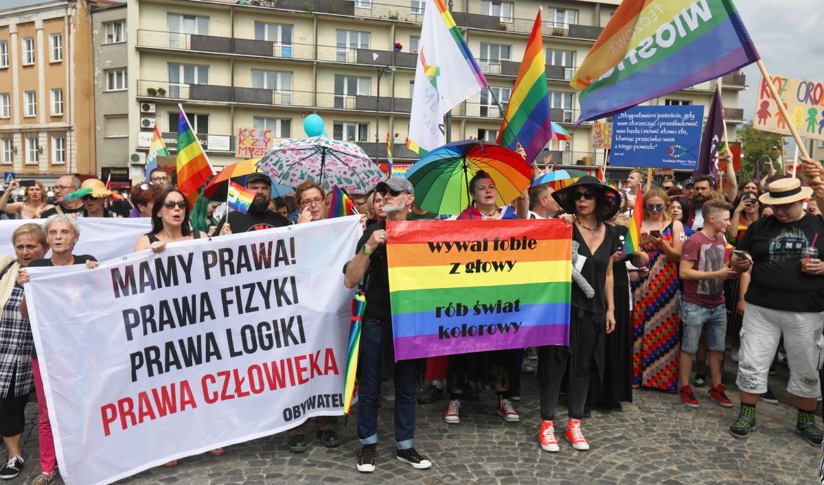 U Poljskoj pritvoreno 48 ljudi, pokušali su zaustaviti uhićenje LGBT aktivistice