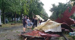 Zagrepčani nakon nevremena pomagali maknuti odlomljeni dio krova s ceste u Španskom