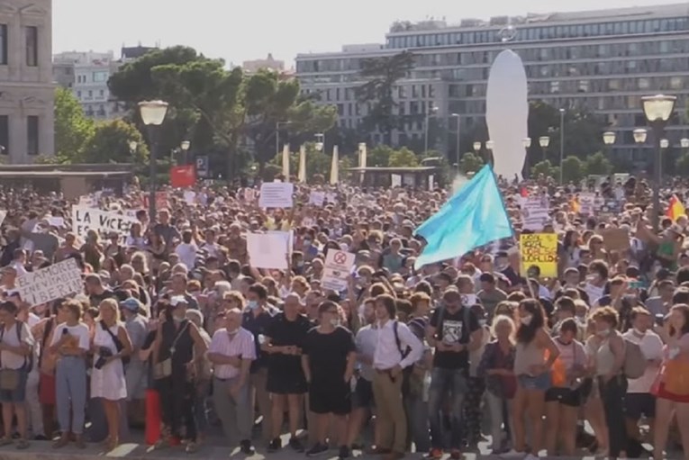 Prosvjed u Madridu protiv obveznog nošenja maski