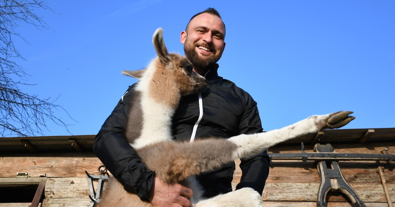 Marin iz Koprivnice brine se o bebi ljami koja je ostala bez mame