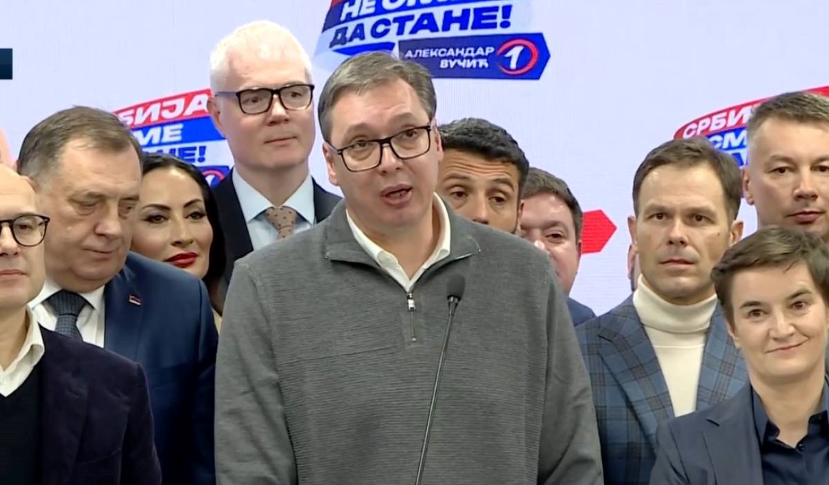 Vučić proglasio apsolutnu pobjedu: "Vodimo i u Beogradu". Dačić najavio ostavku