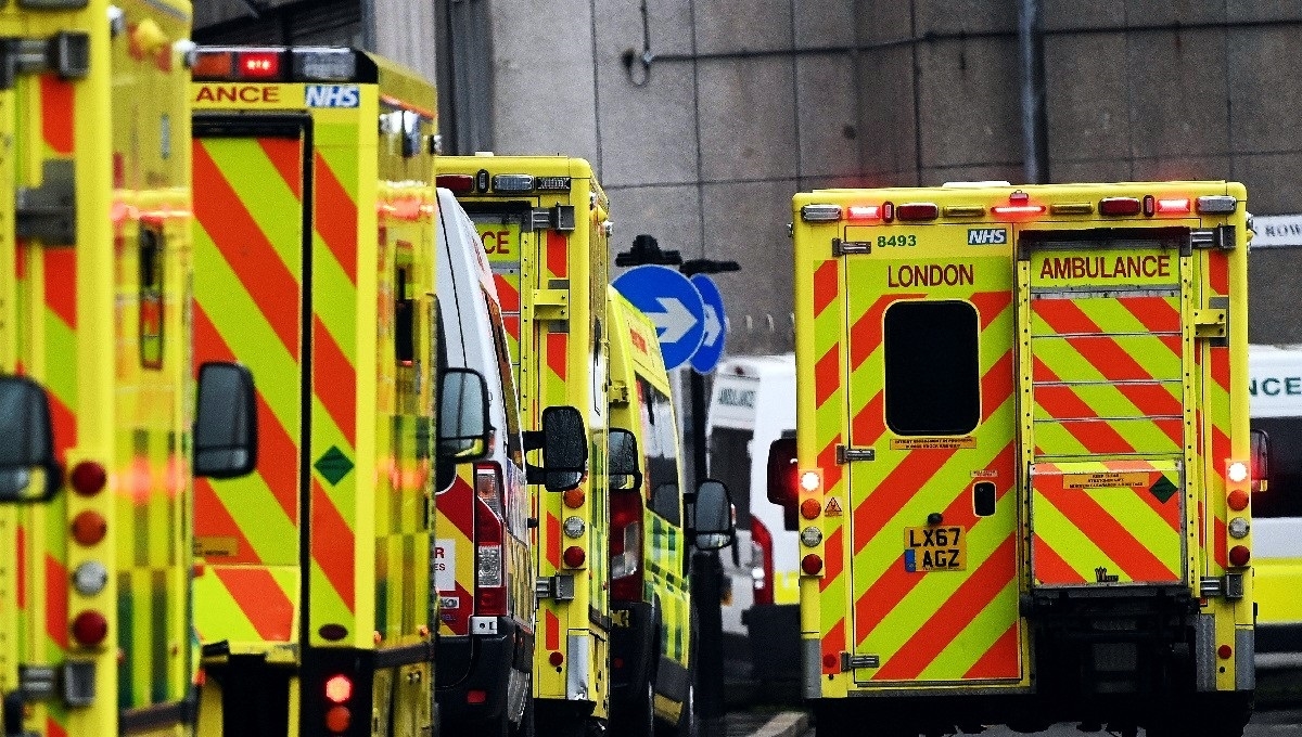 Britanci se prisjećaju žrtava korone godinu dana od prvog lockdowna