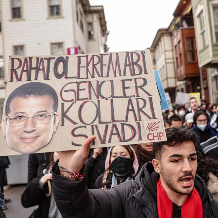 Turska pritvorila istanbulskog gradonačelnika pa zatim i njegovog odvjetnika
