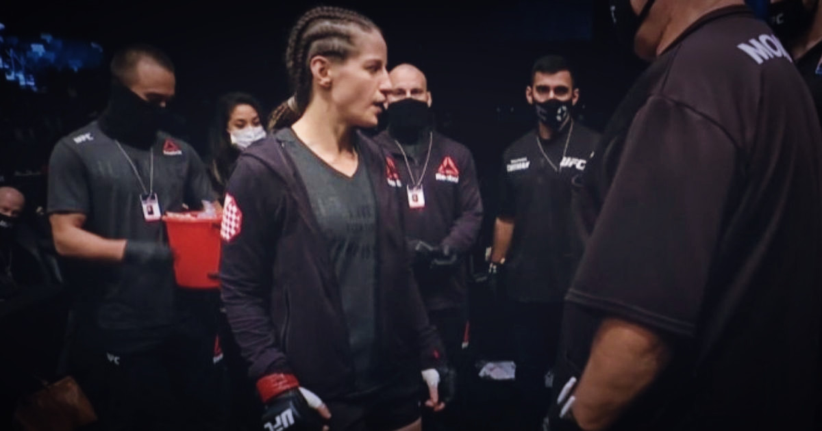 Gledatelji su primijetili šahovnicu na UFC-ovoj borkinji. Evo zašto ju je nosila