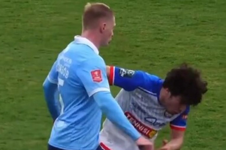 Hrvat dobio crveni, Rusi se potukli, utakmica otkazana. Pogledajte kaos na pripremama