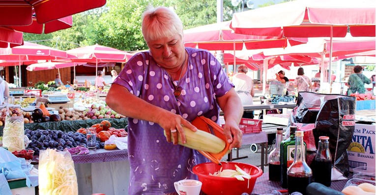 Gospođa Ana veselo od jutra riba buče. A mi imamo recept za pravu zagorsku bučnicu