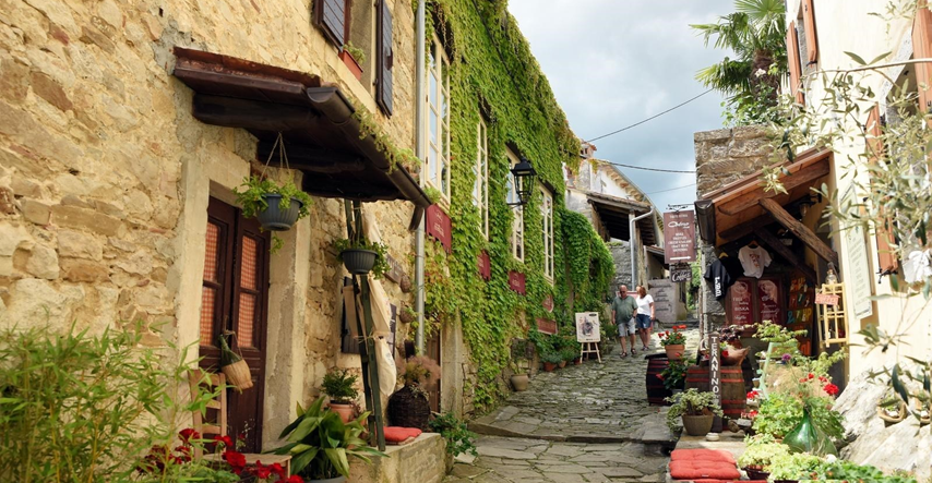 Ovaj hrvatski gradić nazivaju "najmanjim na svijetu". Pogledajte kako izgleda