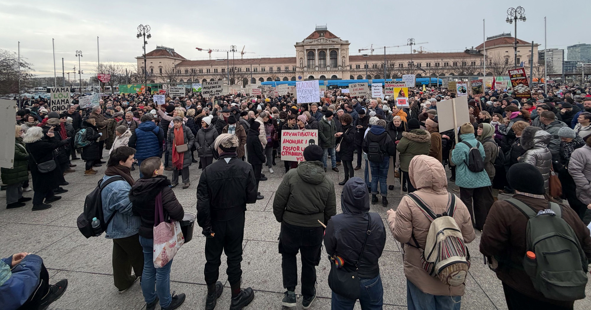 U Zagrebu prosvjed protiv sisačke farme pilića
