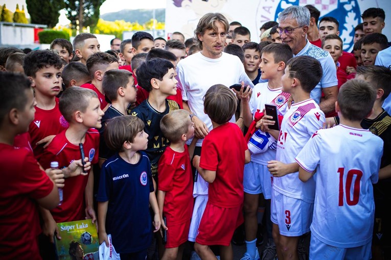 Modrić stigao u Mostar na premijeru filma o Zrinjskom, nastala euforija