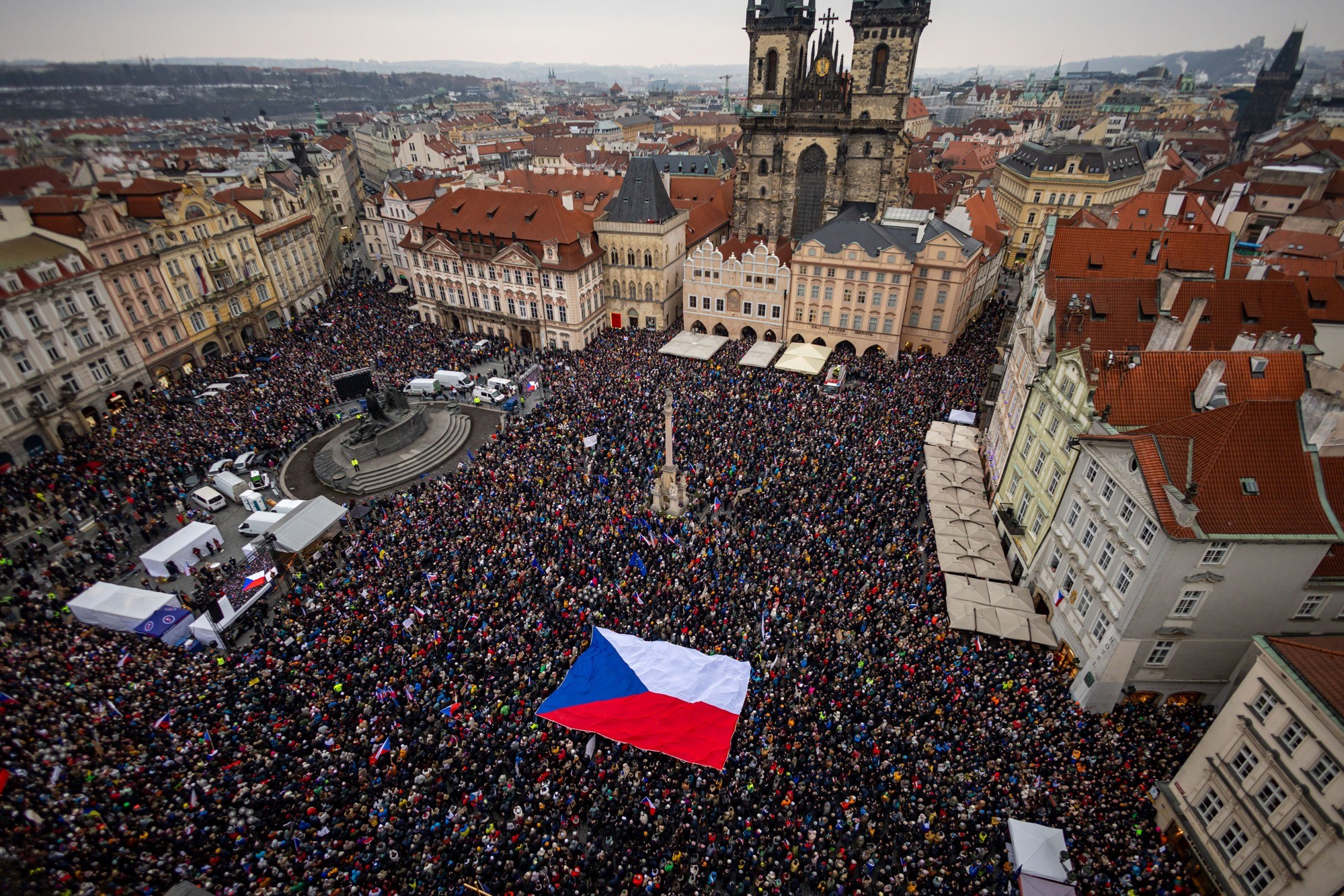 Česi izašli na ulice zbog liberalnog predsjednika. Pogledajte fotografije iz zraka