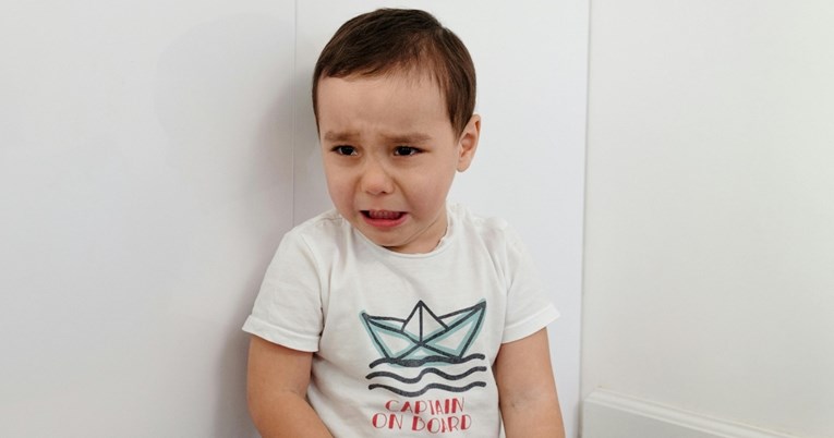 Sedam rečenica koje pomažu djetetu da se smiri kad ima ispad bijesa