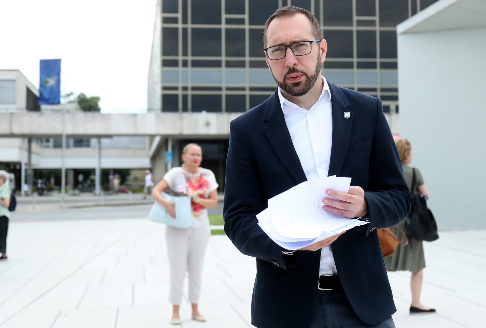 Netko javio da su kod Tomaševića i OŠ Jelkovec bombe. Policija: Lažne dojave