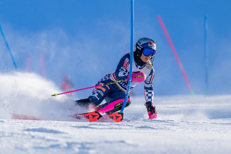 Shiffrin spriječila senzaciju u slalomu. Ljutić izletjela, Popović završila 22.