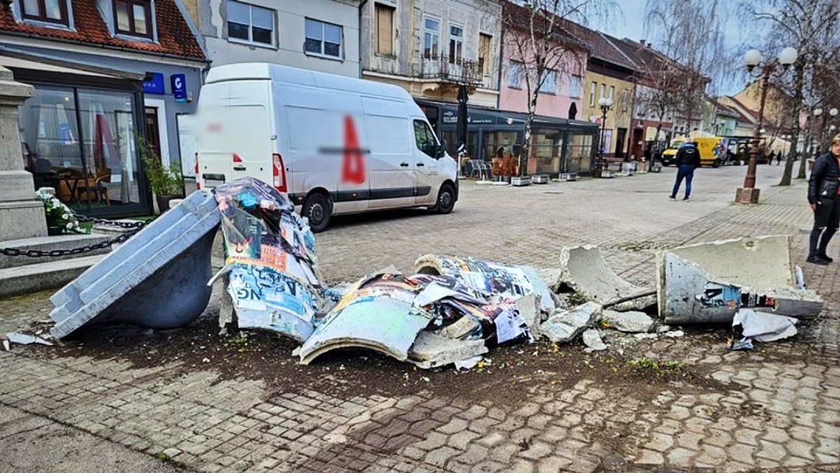 Maloljetnici divljali autom u Novoj Gradiški, zabili se u betonski stup