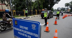 Prekršitelji mjera izolacije u Indoneziji moraju čistiti javne zahode