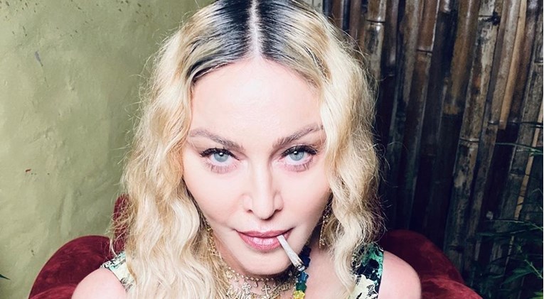 Madonna proslavila 62. rođendan pa pozirala s pladnjem punim trave