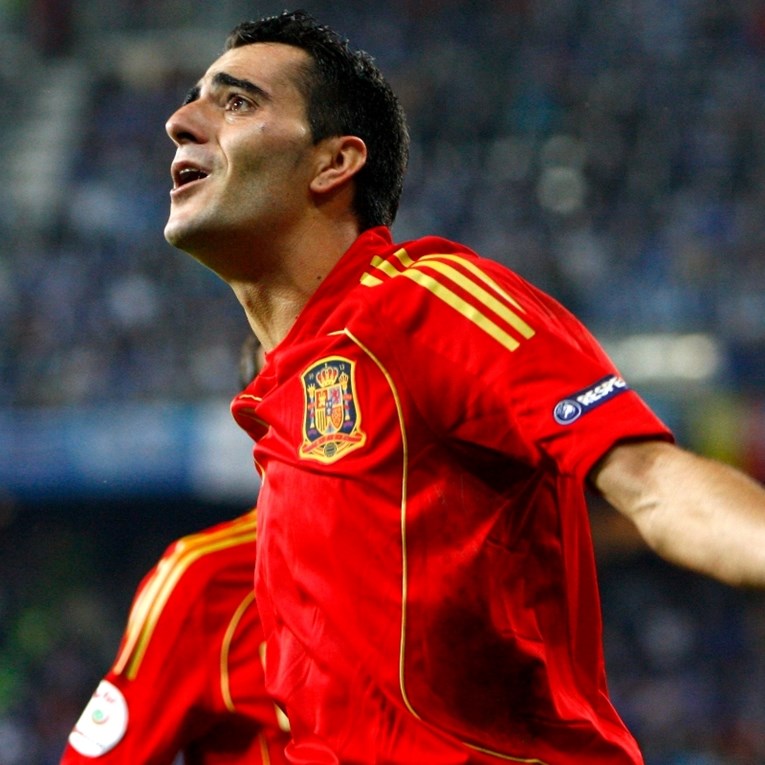 Bio je europski prvak i najbolji strijelac La Lige. S 44 godine igrat će sedmu ligu