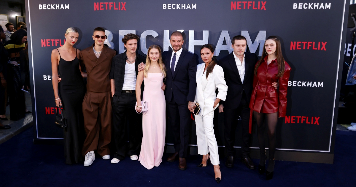 Victoria mu je okrenula leđa: Fotke iz 2023. otkrile istinu o sukobu Beckhamovih