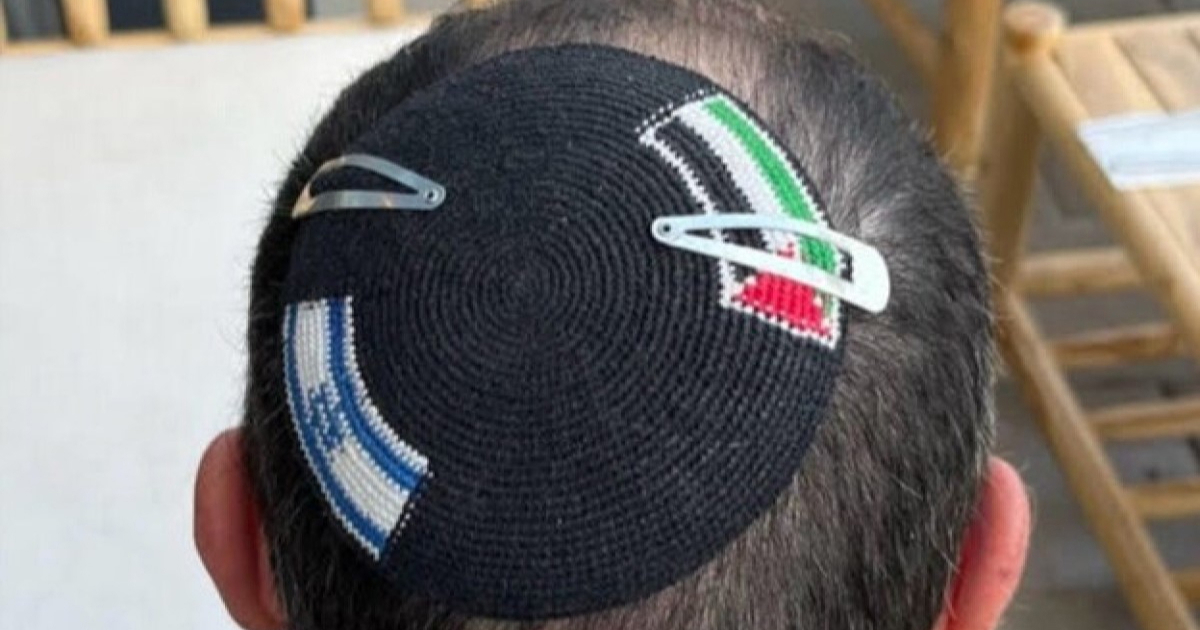 Izraelac: Policija me privela zbog vjerske kapice s izraelskom i palestinskom zastavom
