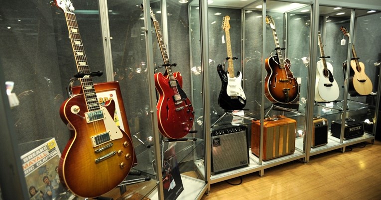 Gitara slavnog glazbenika na dražbi u New Yorku prodana za 625.000 dolara