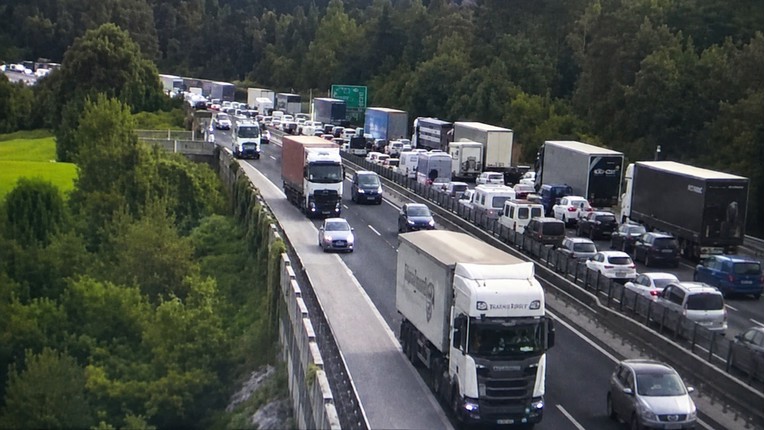 Troje Makedonaca poginulo na autocesti u Sloveniji, zabili se u kamion