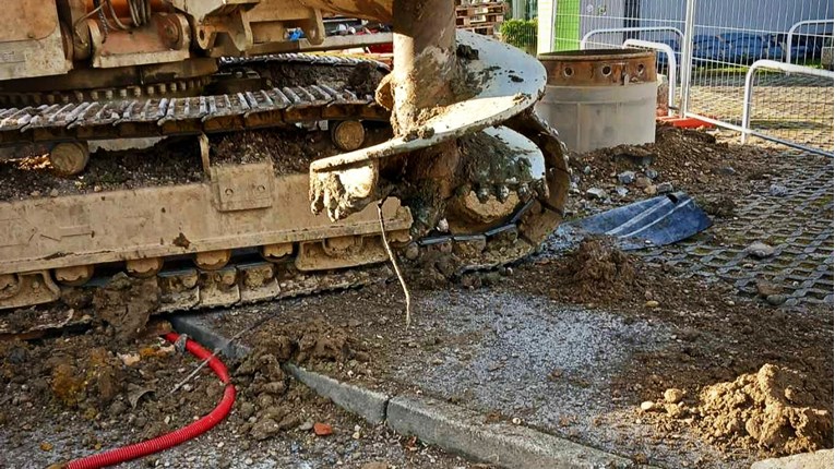 FOTO Velik dio Radničke u Zagrebu ostao bez interneta. Presječen optički kabel