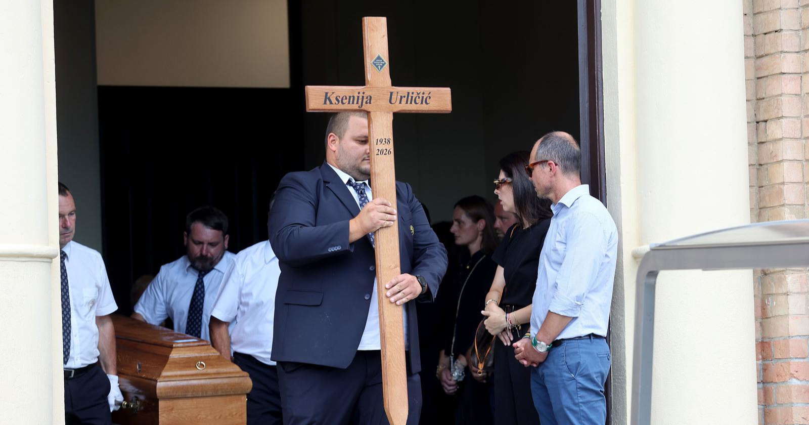 FOTO Na zagrebačkom Mirogoju obitelj i prijatelji oprostili se od Ksenije Urličić