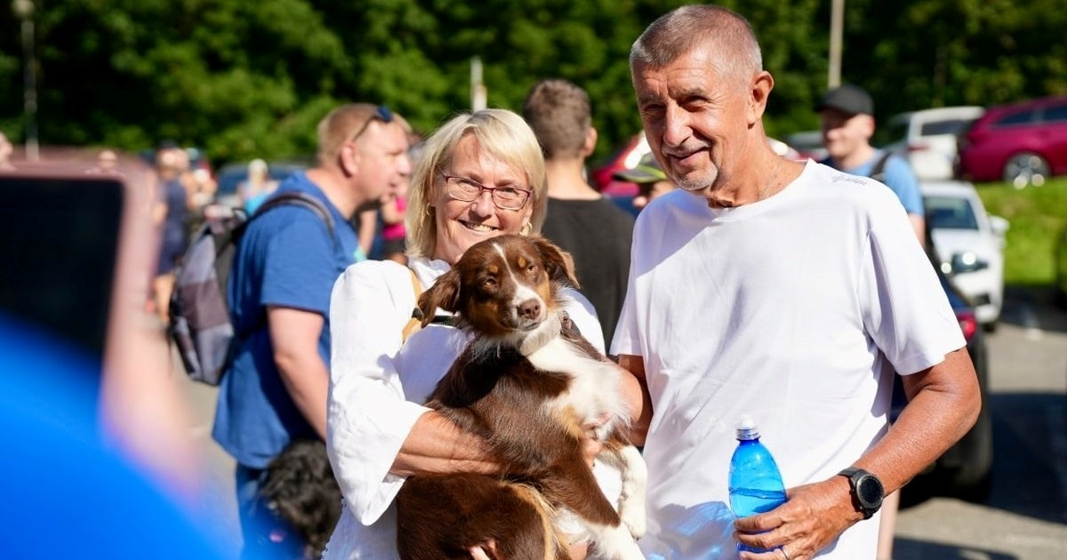Skandal uoči čeških izbora: Bivši premijer, plaćeni ubojica i pas