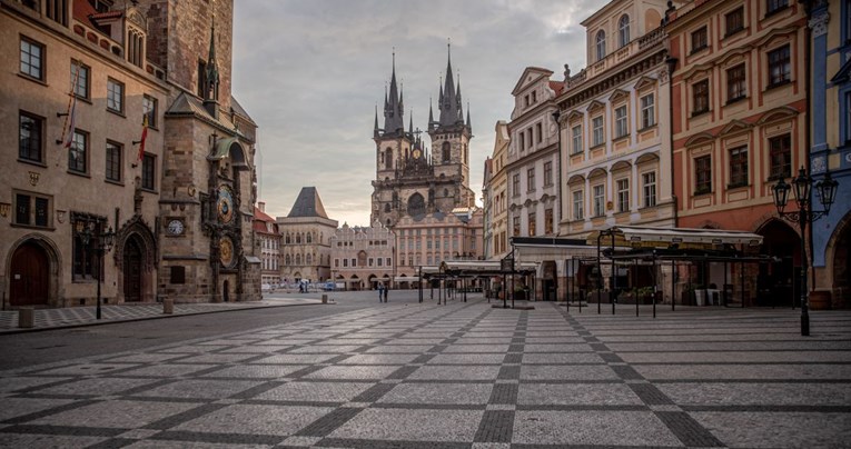 Češka ublažava mjere karantene: Otvaraju se kina, frizerski saloni