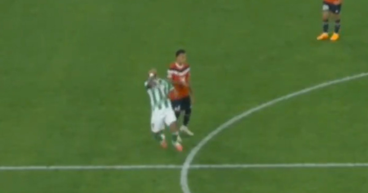 VIDEO Mbappeov brat laktom udario suparnika i dobio crveni karton