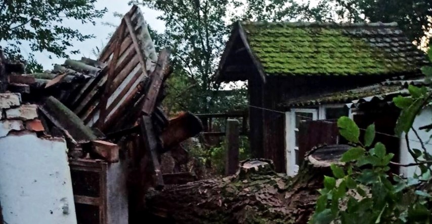 U Čepinu nevrijeme rušilo drveće i krovove, ljudi ostali bez struje