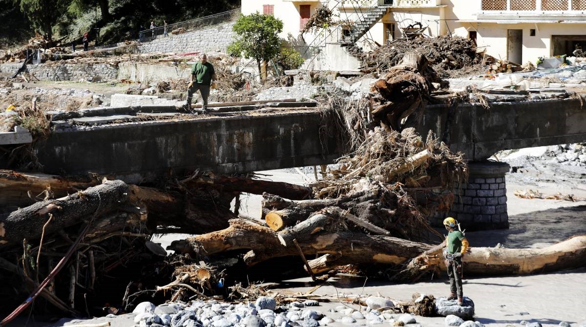 Obilne poplave odsjekle sela u Italiji od ostatka svijeta, vatrogasci čiste ceste