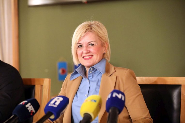 Zaposlenik koji je uzeo čokoladu sa stola riječke gradonačelnice dobio opomenu