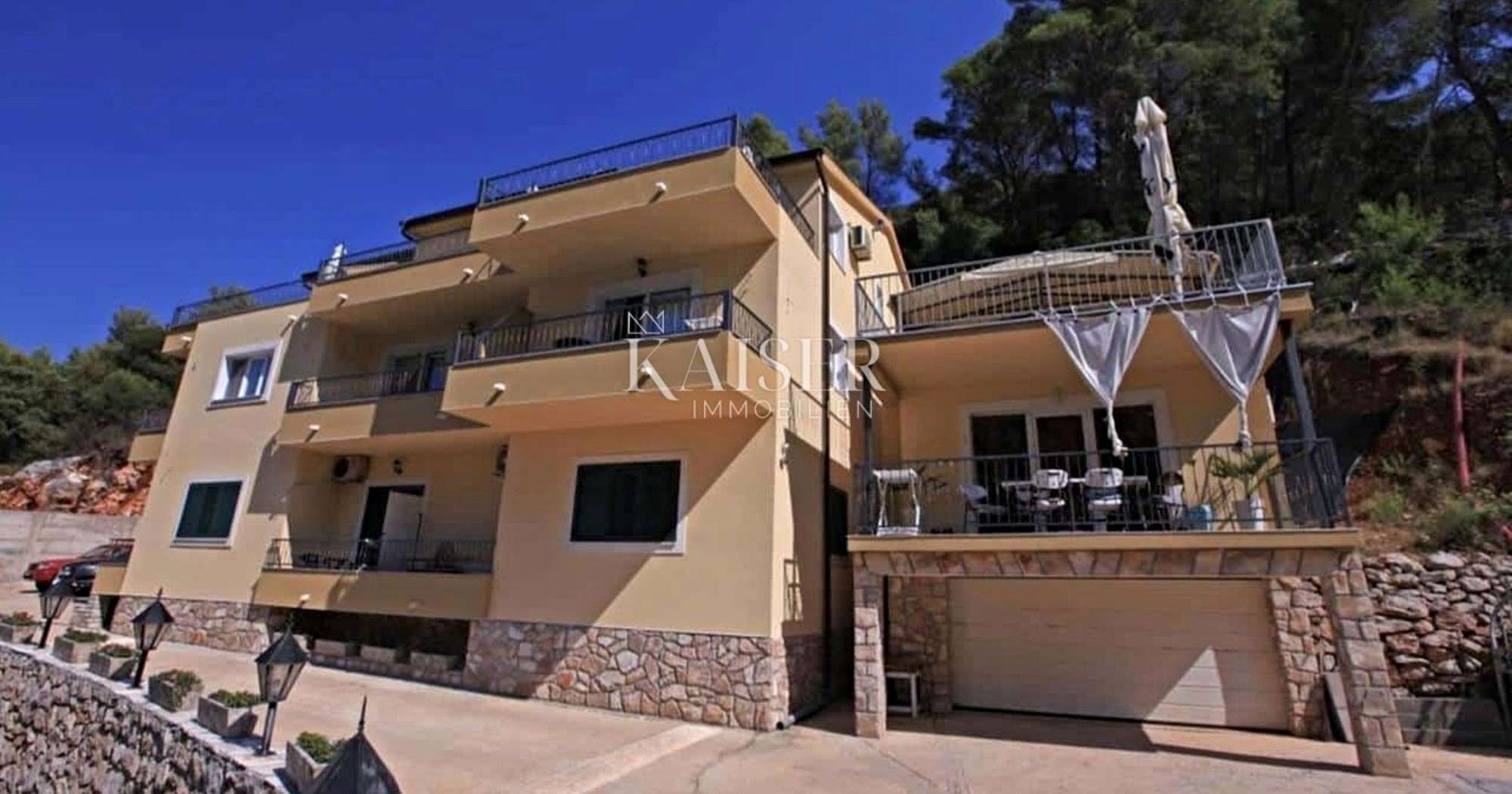 Top oglasi za nekretnine: Vila na Hvaru s 12 spavaćih soba prodaje se za 2.2 mil. €