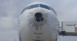 FOTO Tuča veličine teniske loptice oštetila avion u Italiji