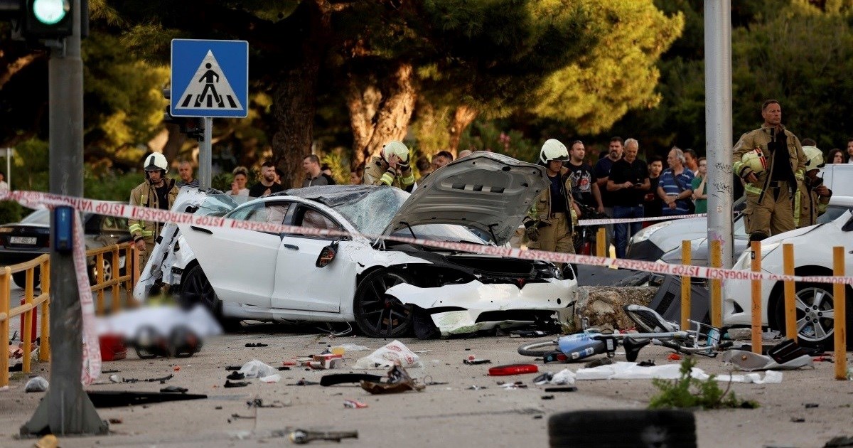 DORH objavio: Jurio Teslom, udario u ograde, znak i aute, prevrtao se i usmrtio ženu